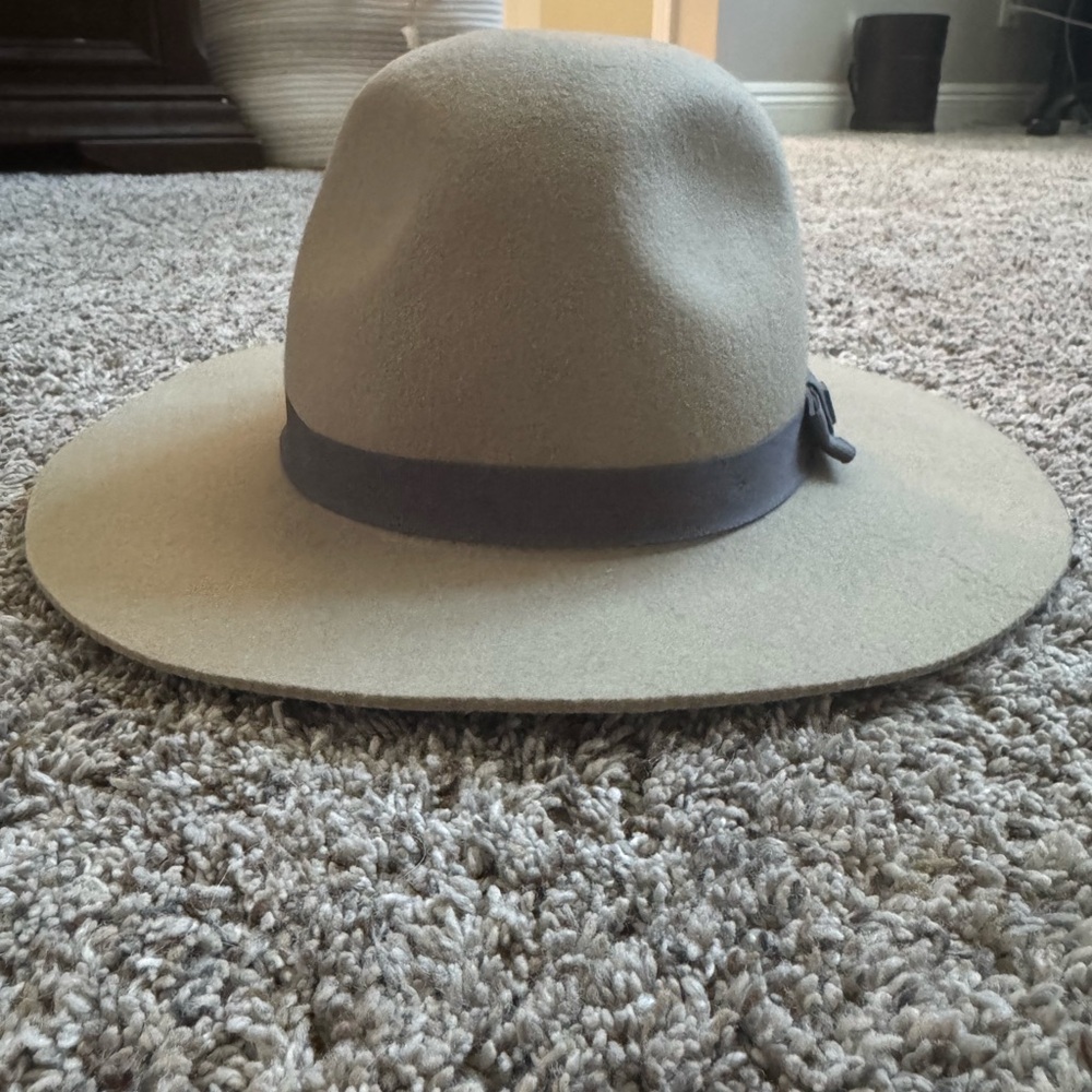 Brixton Stylish Tan Wide-Brim Hat with Gray Band